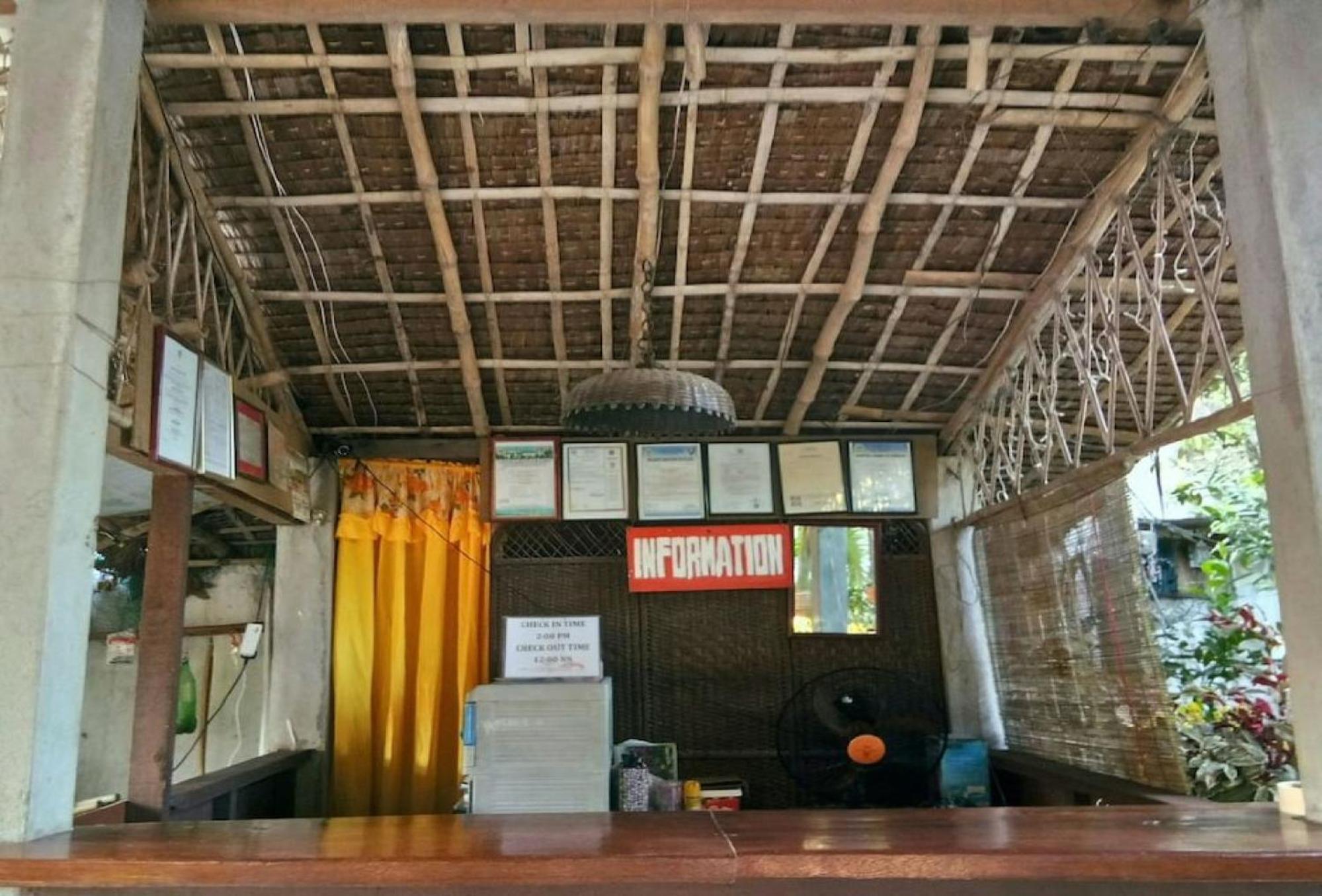Reddoorz Hostel At Megans Paradisio Beach Resort San Antonio  Exteriér fotografie