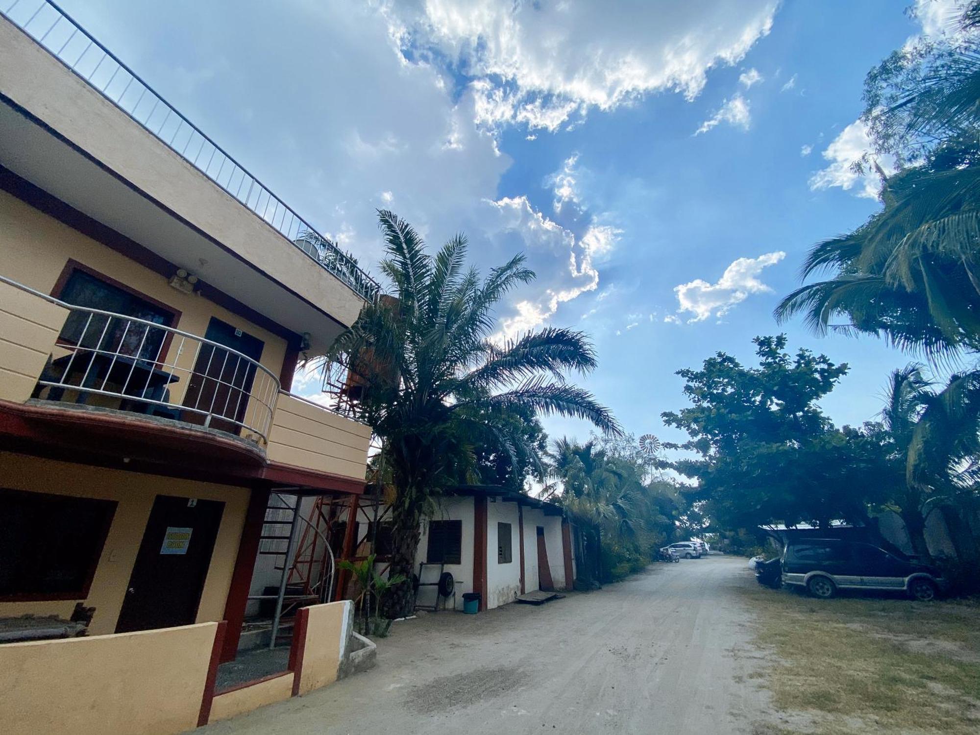 Reddoorz Hostel At Megans Paradisio Beach Resort San Antonio  Exteriér fotografie