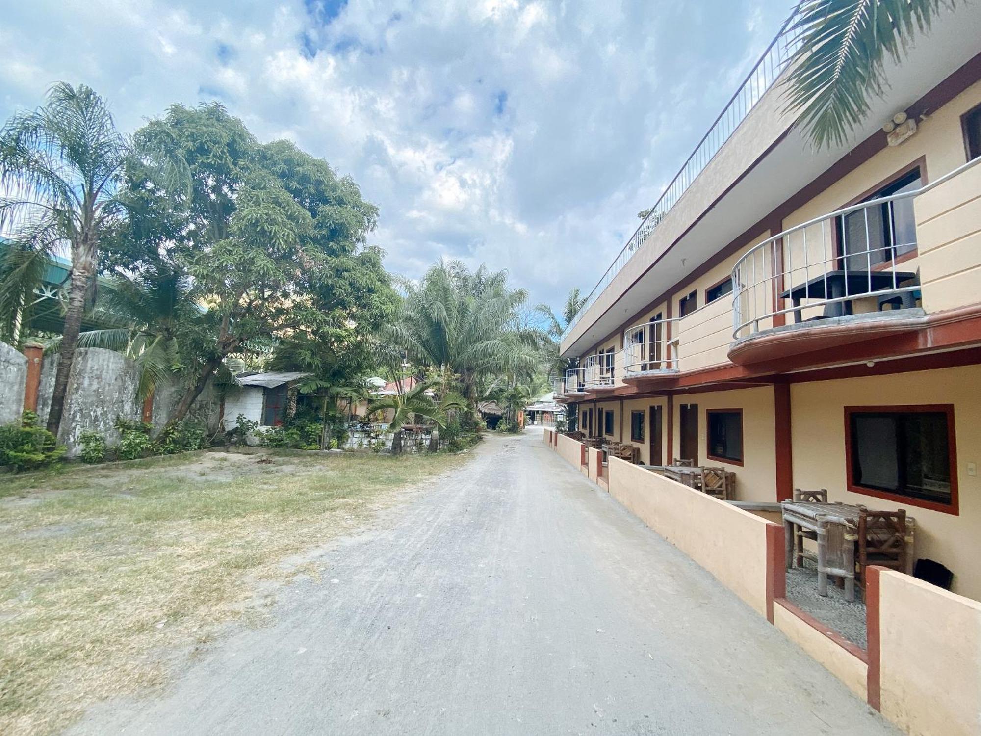 Reddoorz Hostel At Megans Paradisio Beach Resort San Antonio  Exteriér fotografie