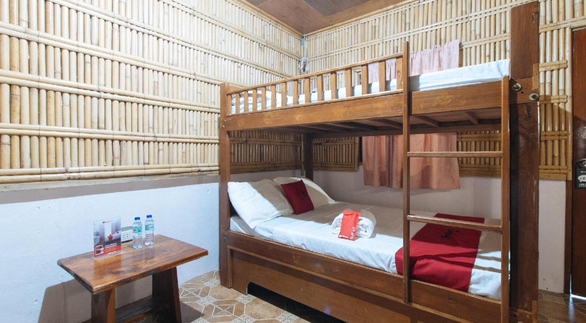 Reddoorz Hostel At Megans Paradisio Beach Resort San Antonio  Exteriér fotografie