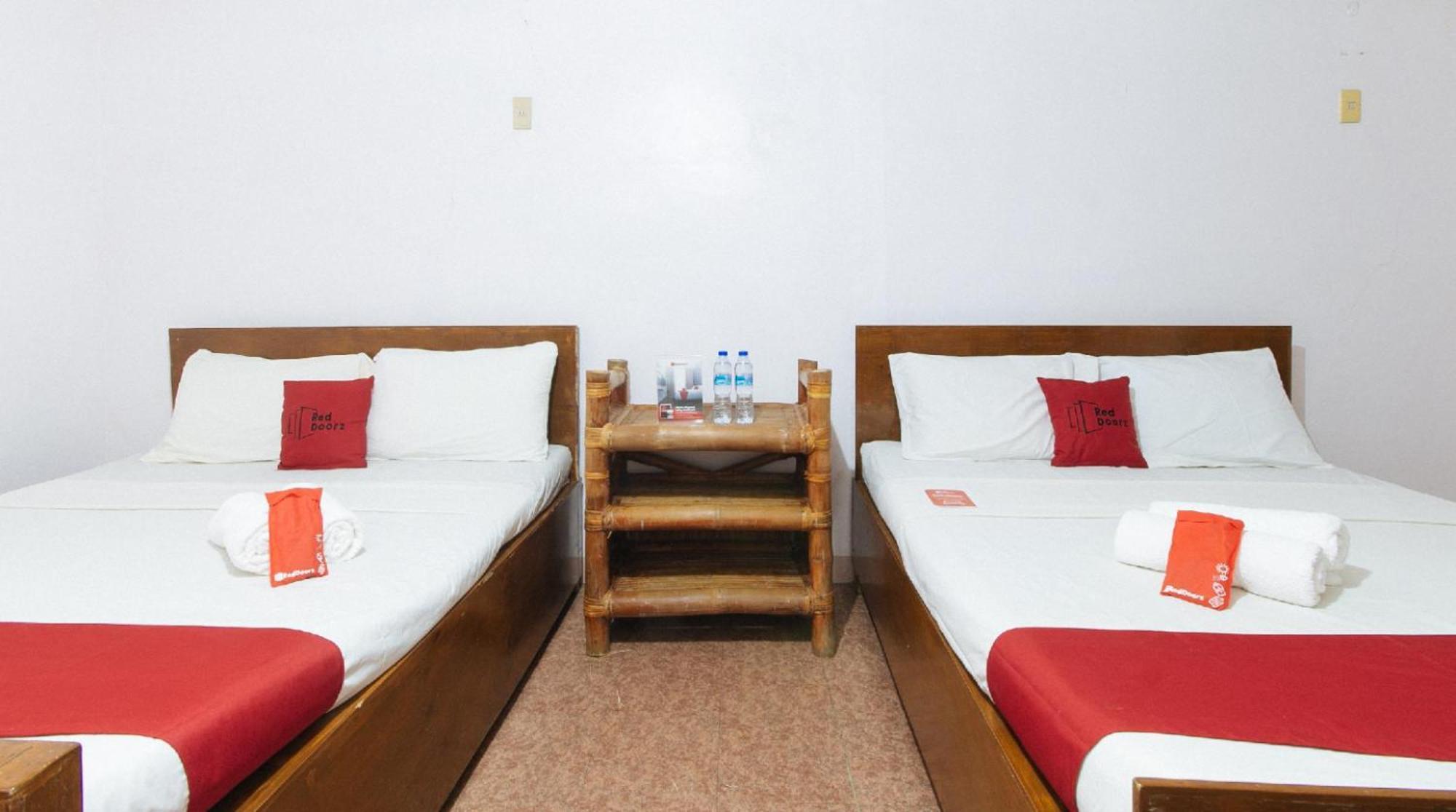 Reddoorz Hostel At Megans Paradisio Beach Resort San Antonio  Exteriér fotografie
