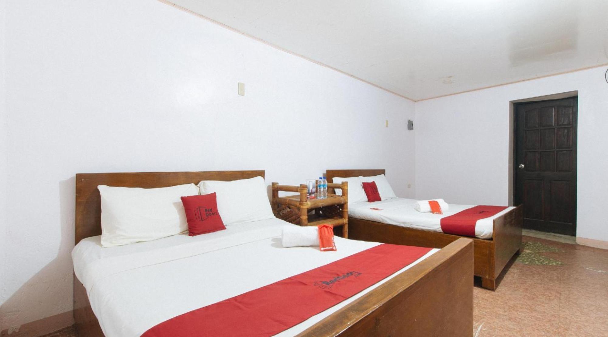 Reddoorz Hostel At Megans Paradisio Beach Resort San Antonio  Exteriér fotografie