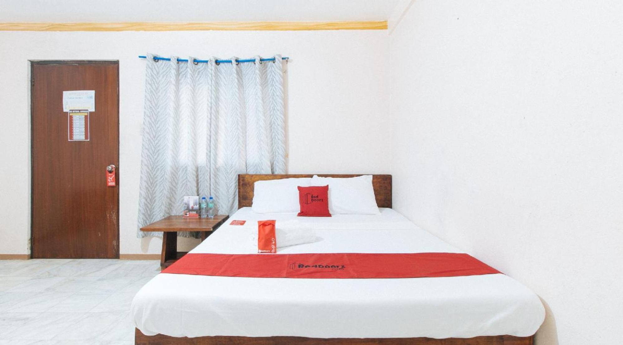 Reddoorz Hostel At Megans Paradisio Beach Resort San Antonio  Exteriér fotografie